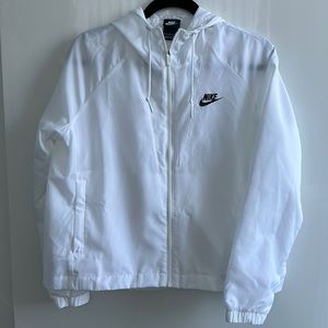 Nike Women’s Lightweight Woven Jacket - size S, White